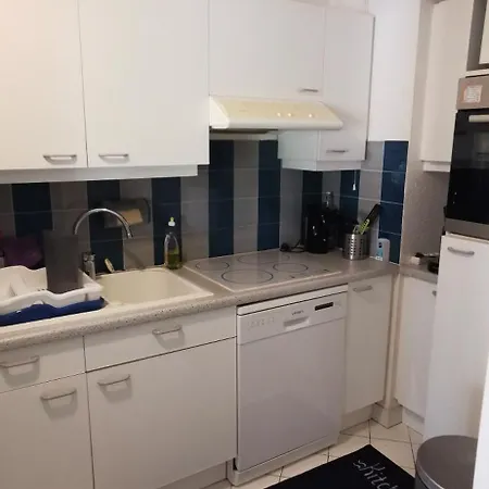 Location * Фрежюс